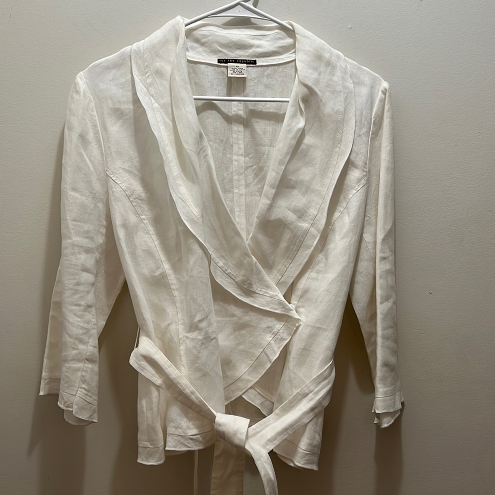 For the Republic Wrap around white blazer Sz 10